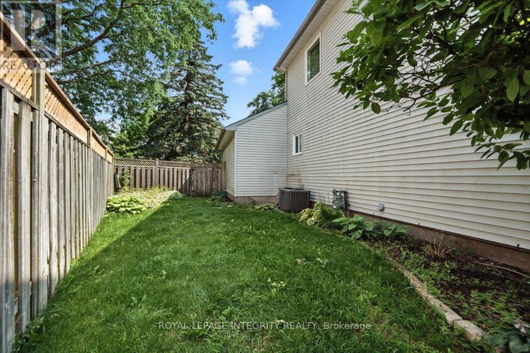 28605727/737-farmbrook-crescent/fallingbrookridgemount/ottawa/ontario/K4A2L5_37
