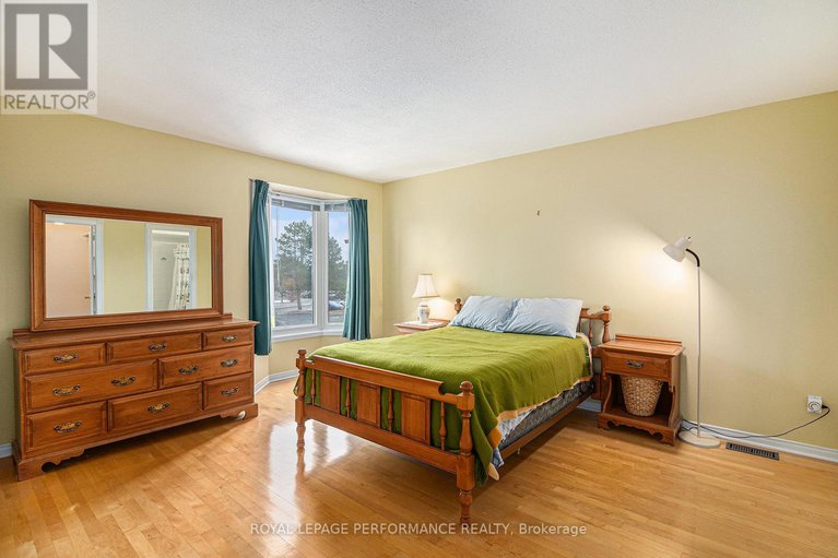 29117518/1642-prestwick-drive/queenswood-heights-south/ottawa/ontario/K1E2Y1_13