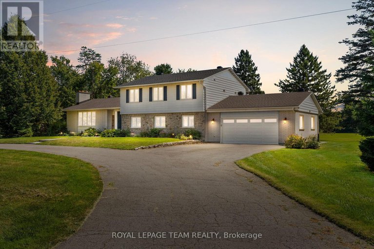 28889906/1640-century-road-e/manotick-south-to-roger-stevens/ottawa/ontario/K0A2E0_1
