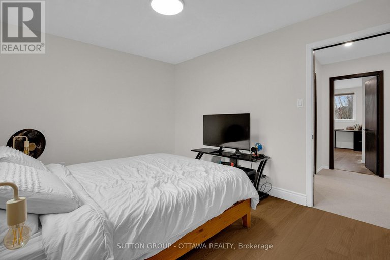 28535998/13-weatherwood-crescent/pineglencountry-place/ottawa/ontario/K2E7C5_35