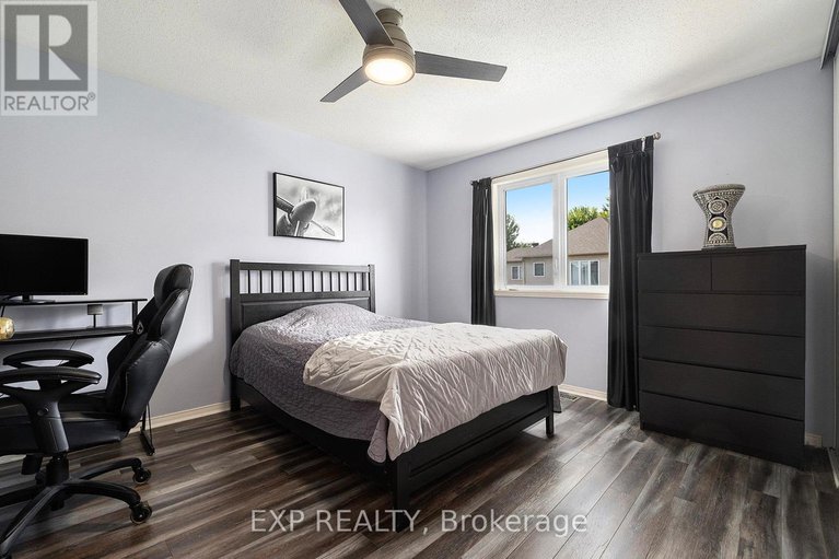 28647613/184-harbour-view-street-e/strandherd/ottawa/ontario/K2G7B4_28