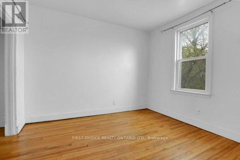 28627052/293-powell-avenue/west-centre-town/ottawa/ontario/K1S2A6_26