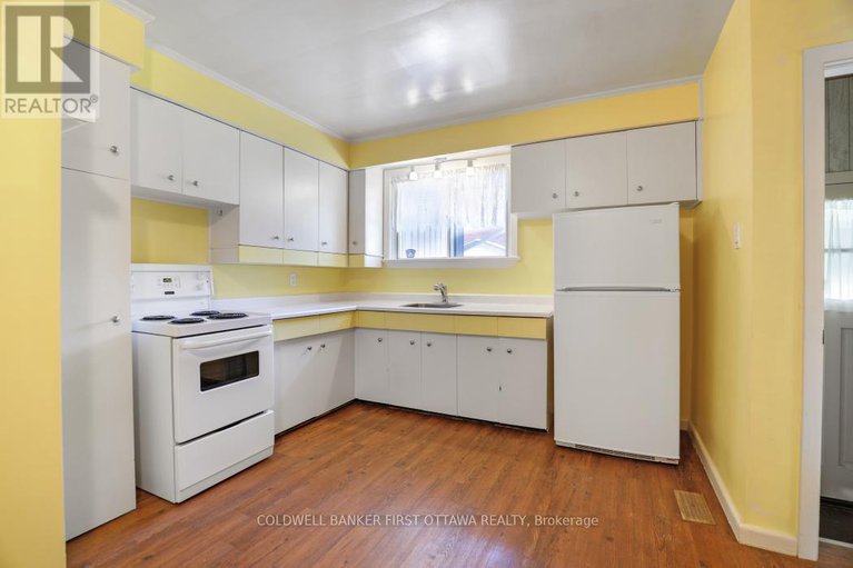 28655520/2133-westbourne-avenue/mckellar-heightsglabar-park/ottawa/ontario/K2A1N3_14