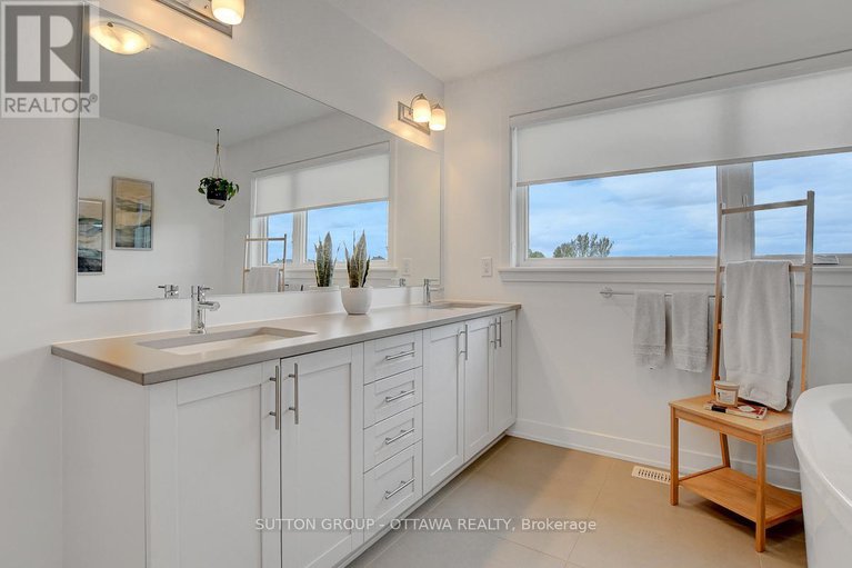 28317533/908-duxbury-lane/riverside-southgloucester-glen/ottawa/ontario/K4M0M3_25