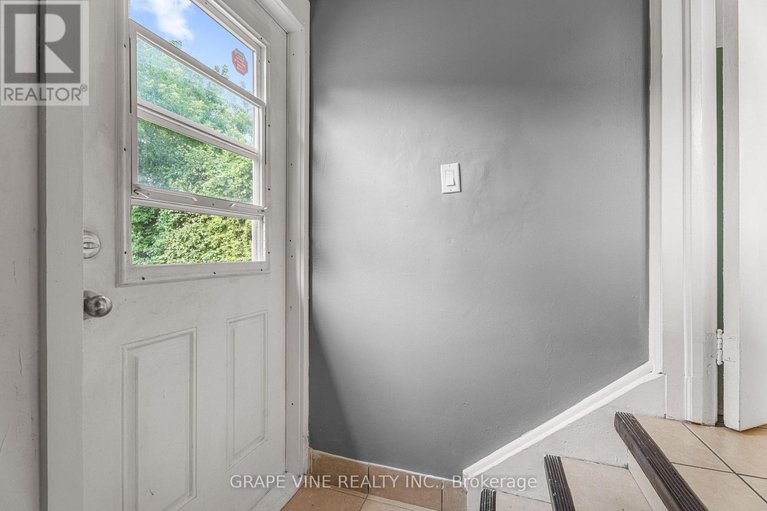 28554989/1210-erie-avenue/ridgemont/ottawa/ontario/K1V6G6_23
