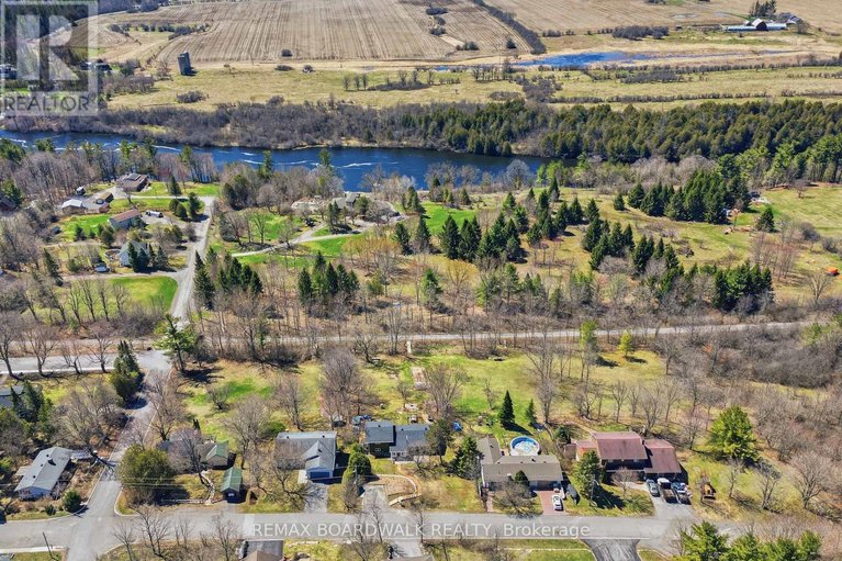 29648101/256-mitcheson-street/almonte/mississippi-mills/ontario/K0A1A0_3