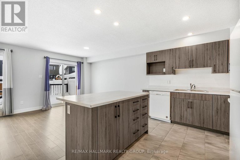 29364224/877-platinum-street/clarencerockland-twp/clarence-rockland/ontario/K4K0H9_7