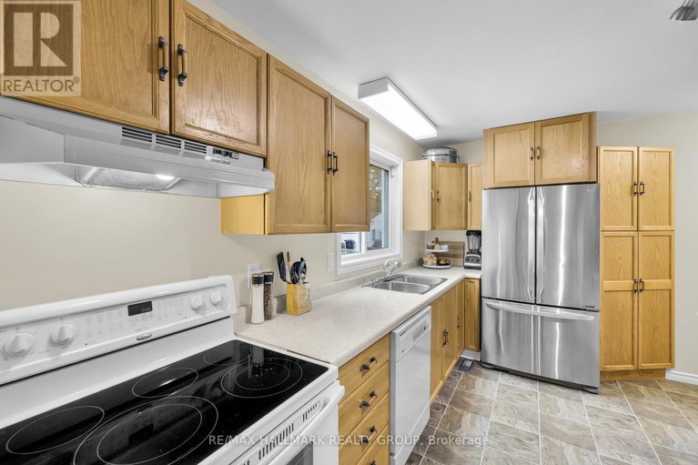 29038832/336-mceachern-crescent/bilberry-creekqueenswood-heights/ottawa/ontario/K1E3P5_17