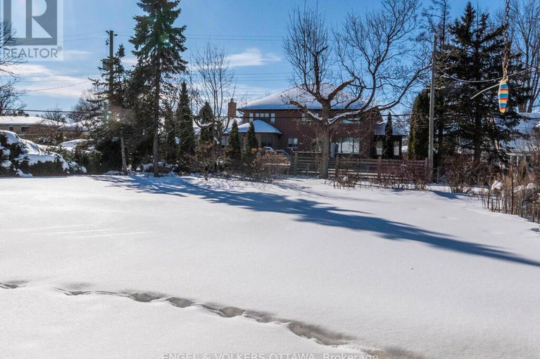 29358841/878-dunlevie-avenue/mckellar-heightsglabar-park/ottawa/ontario/K2A2Z4_36