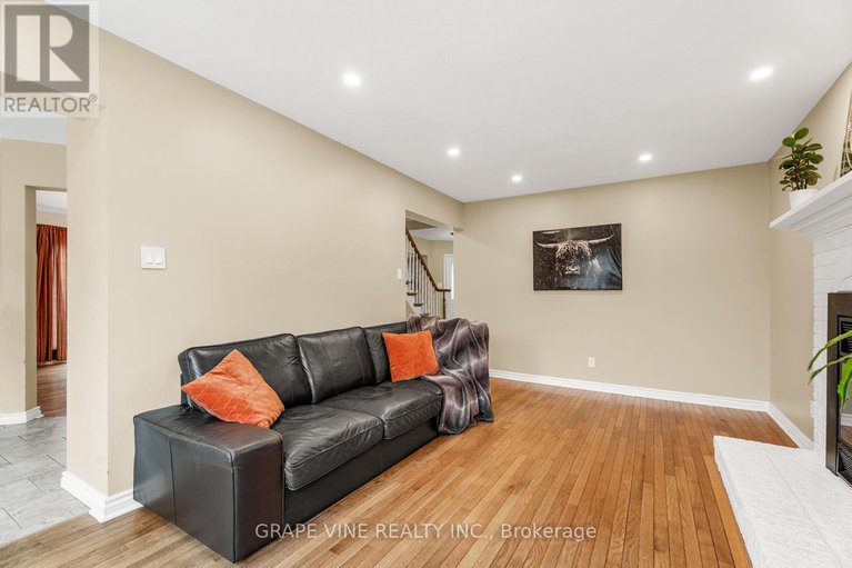 28125073/1651-westport-crescent/chateauneuf/ottawa/ontario/K1C6C4_8