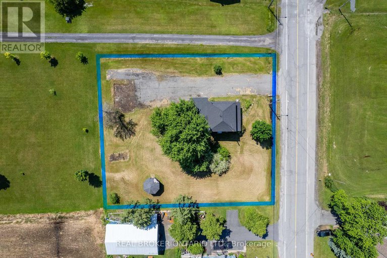 28575090/3449-sarsfield-road/cumberland-west/ottawa/ontario/K0A3E0_32