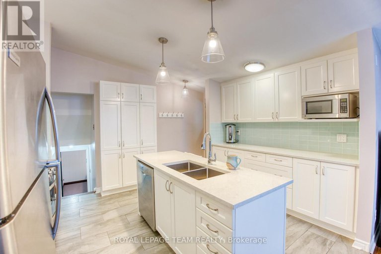 29145085/2010-featherston-drive/urbandale-acres/ottawa/ontario/K1H6P9_7