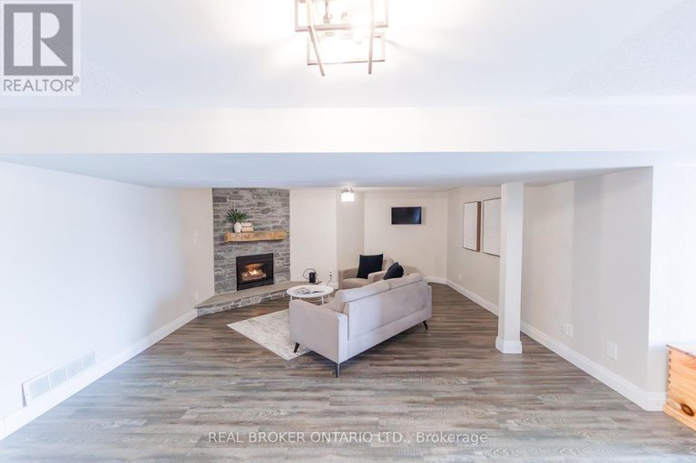 29680902/1391-sutherland-drive/manotick-south-to-roger-stevens/ottawa/ontario/K4M1B3_30