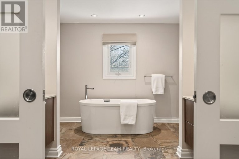 29413398/729-ludgate-court/beaconwood/ottawa/ontario/K1J8K8_30