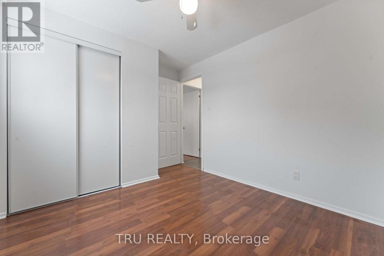 29096020/8-898-elmsmere-road/beacon-hill-south/ottawa/ontario/K1J7T6_17