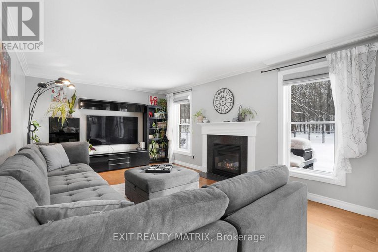 29302763/1322-du-gouverneur-drive/cumberland-ridge/ottawa/ontario/K4C1E2_14