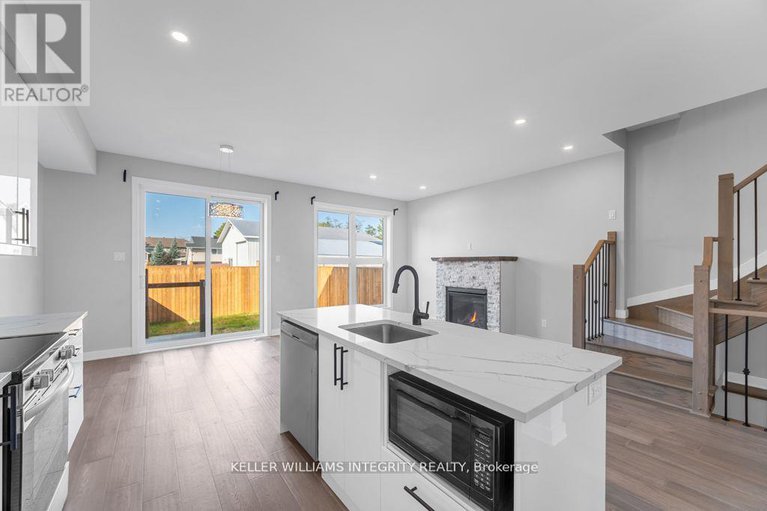 28308587/a-875-contour-street/mer-bleuebradley-estatesanderson-park/ottawa/ontario/K1W0G6_11