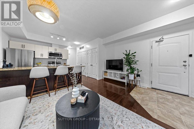 28527540/a-310-everest-private/elmvale-acres/ottawa/ontario/K1G4E3_7