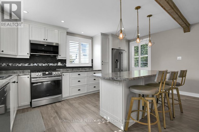 29118875/5583-manotick-main-street/manotick-village-manotick-estates/ottawa/ontario/K4M1A9_13