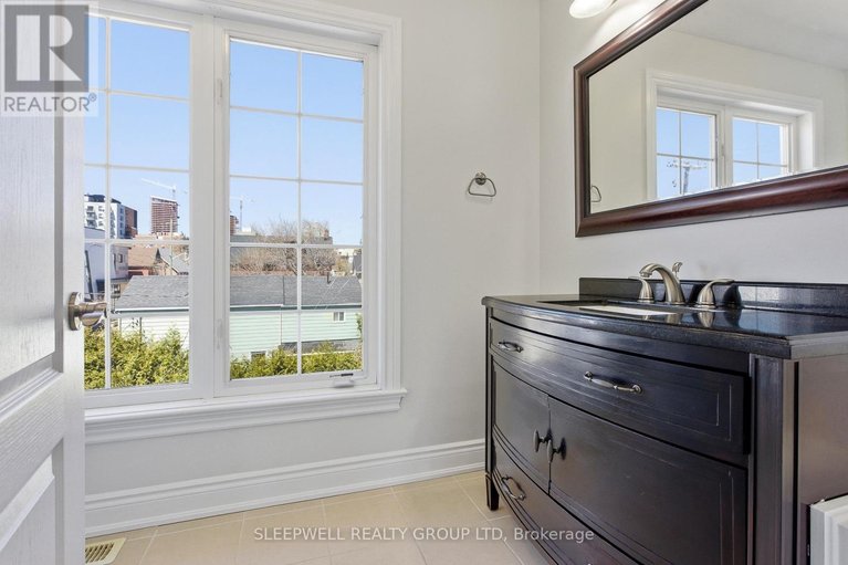 29643563/54-christie-street/west-centre-town/ottawa/ontario/K1R0A9_24