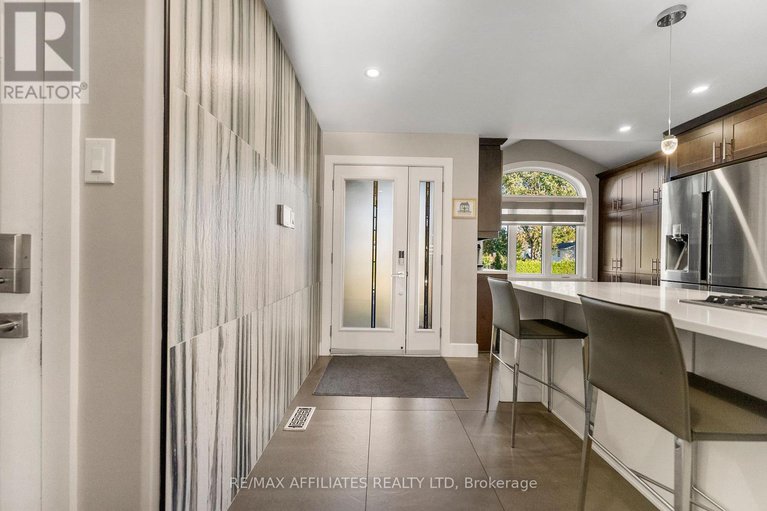 28965931/1813-elmridge-drive/beacon-hill-south/ottawa/ontario/K1J6S3_2