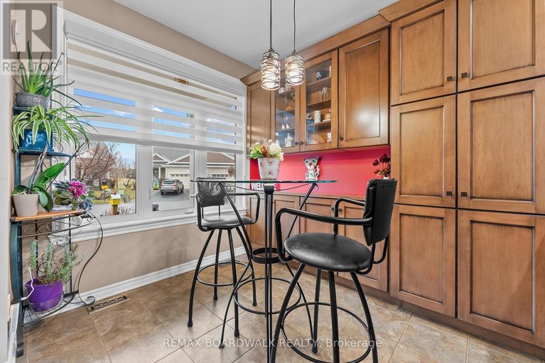 29636678/12-royalty-way/north-grenville-twp-kemptville-south/north-grenville/ontario/K0G1J0_8