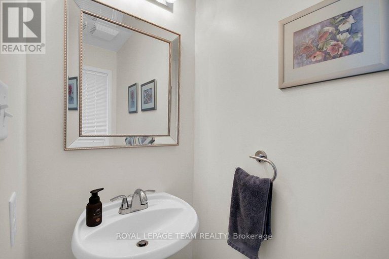 29540962/19-fieldberry-private/stonebridge/ottawa/ontario/K2J5E7_8