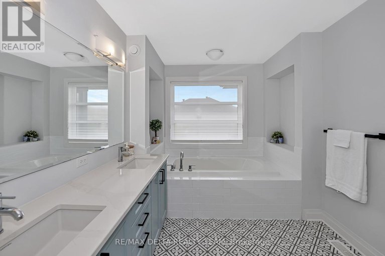 28467880/128-crevasse-road/mer-bleuebradley-estatesanderson-park/ottawa/ontario/K1W0P9_17