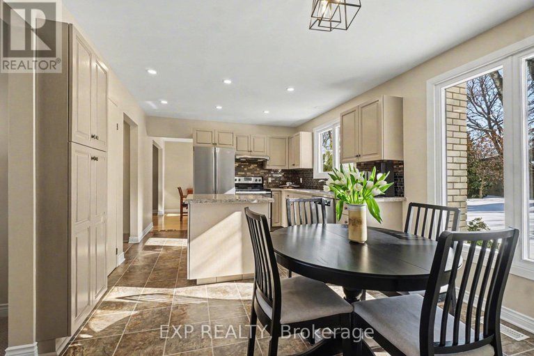 29392142/24-woodburn-drive/blackburn-hamlet/ottawa/ontario/K1B3A7_11