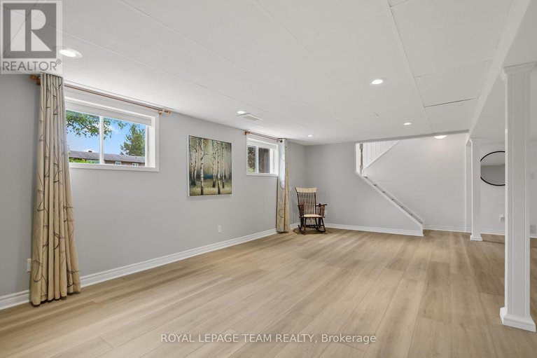 28356426/6489-doctor-blair-crescent/north-gower/ottawa/ontario/K0A2T0_26