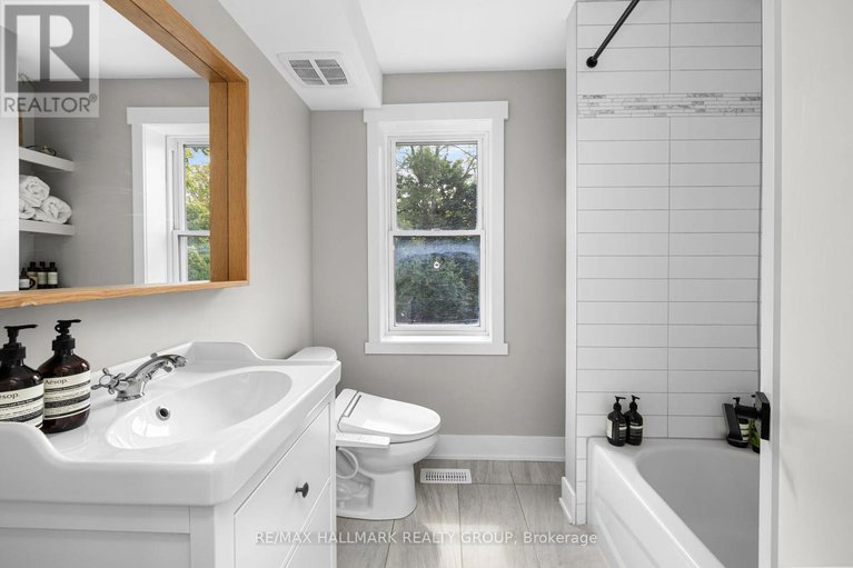 28836359/69-king-george-street/overbrookcastle-heights/ottawa/ontario/K1K1V4_18
