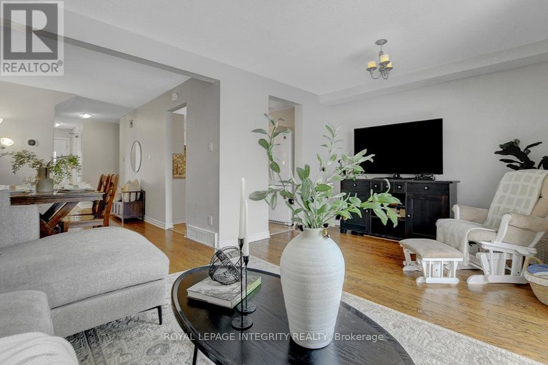 29178454/34-stokes-crescent/glencairnhazeldean/ottawa/ontario/K2L2Z4_8