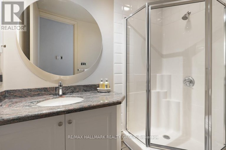 28811810/ph2-364-cooper-street/ottawa-centre/ottawa/ontario/K2P2P3_17