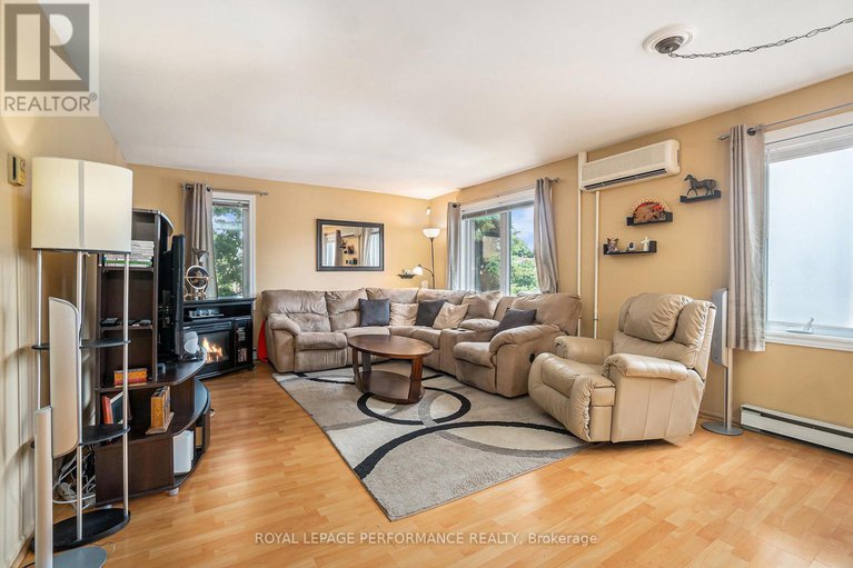 29276549/201-1765-cabaret-lane/fallingbrookpineridge/ottawa/ontario/K4A2H2_5