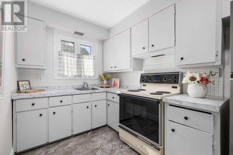 28882638/337-hinton-avenue-s/civic-hospital/ottawa/ontario/K1Y1A4_14