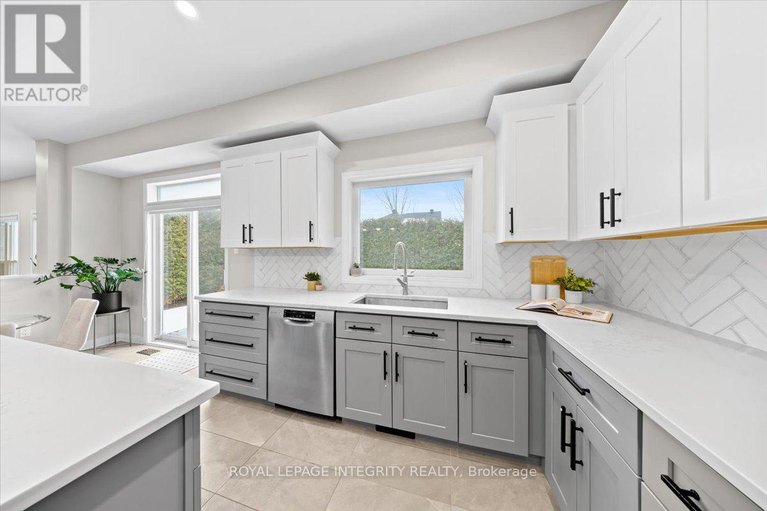 29259363/32-eliza-crescent/stittsville-south/ottawa/ontario/K2S2A3_17