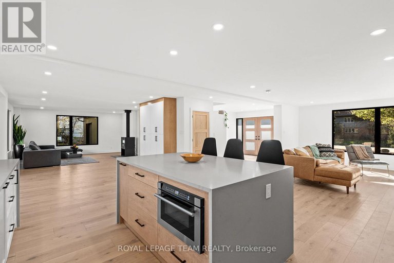 28989052/5575-south-sunset-drive/manotick-long-island-nicholls-island/ottawa/ontario/K4M1J4_9