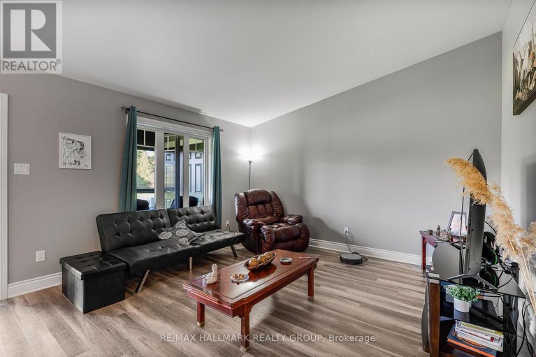 28931407/285-306-masters-lane/town-of-rockland/clarence-rockland/ontario/K4K0L3_14