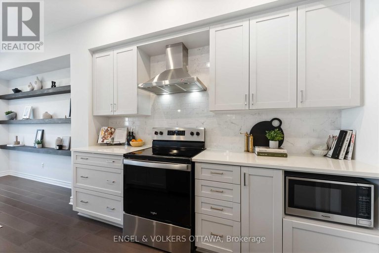 29006127/781-cairn-crescent/mer-bleuebradley-estatesanderson-park/ottawa/ontario/K1W0P7_13