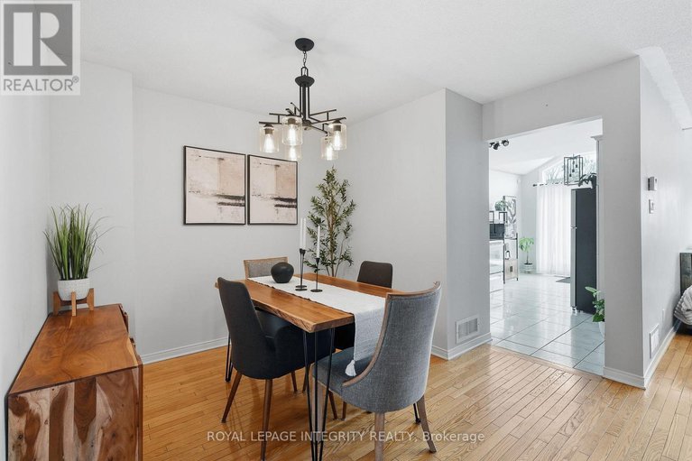 29360291/2049-sunland-drive/fallingbrookgardenway-south/ottawa/ontario/K4A3K8_7