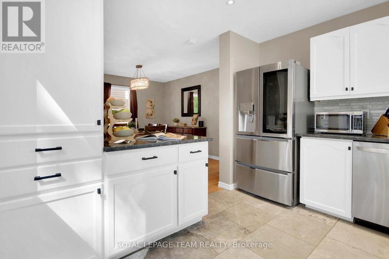 28874941/18-victor-street/stittsville-central/ottawa/ontario/K2S1H9_15