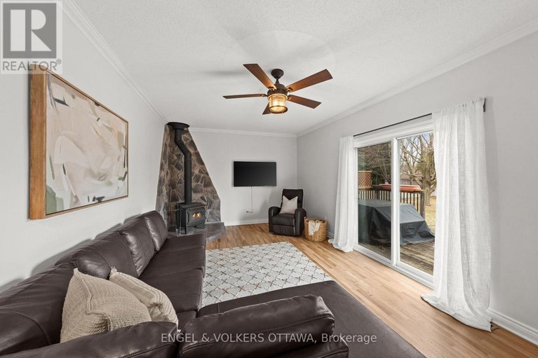 29593963/129-corvinelli-crescent/village-of-russell/russell/ontario/K4R1G4_13