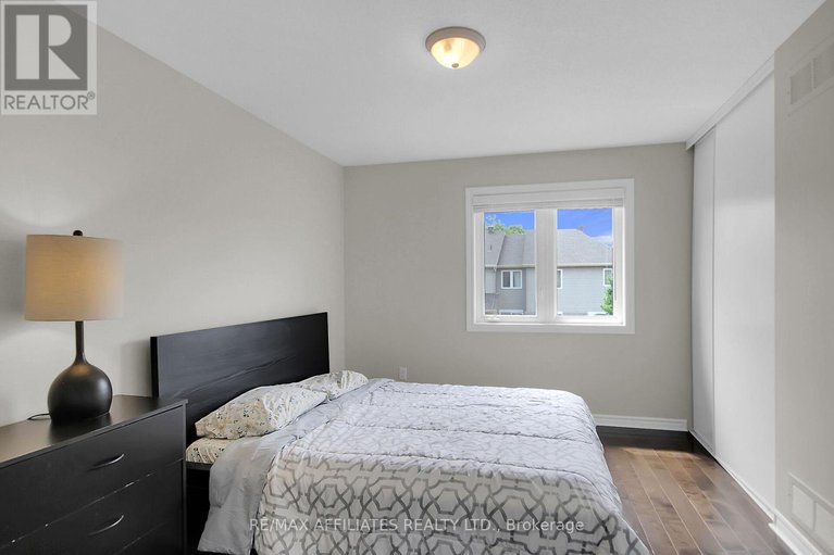 28463805/218-bookton-place/riverside-southgloucester-glen/ottawa/ontario/K1V1L9_28