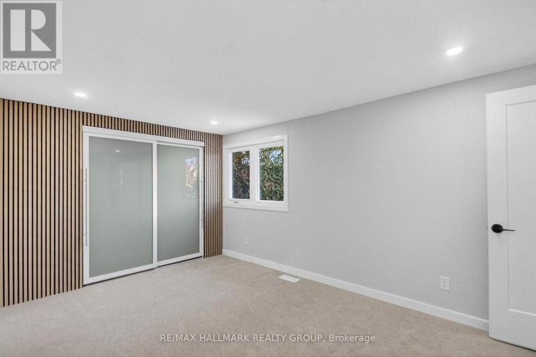 29393826/15-scharf-lane/glencairnhazeldean/ottawa/ontario/K2L2K3_24