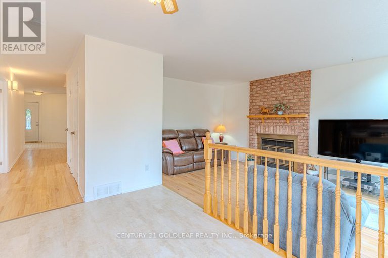 28864699/612-chenier-way/fallingbrookpineridge/ottawa/ontario/K4A1R1_18