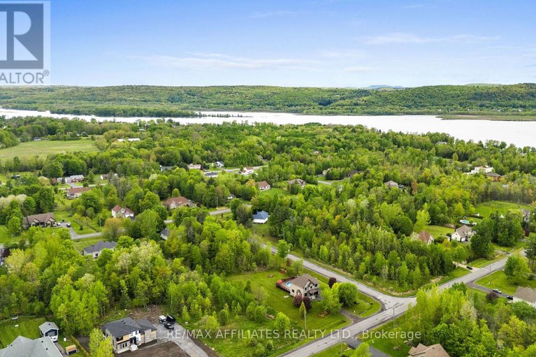 28373926/621-du-bercail-street/lorignal/champlain/ontario/K0B1K0_48