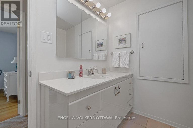 28812016/15-dickson-street/bruce-farmgraham-parkqualicumbellands/ottawa/ontario/K2H7H6_39