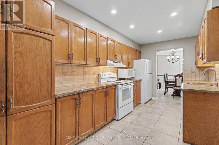 29272749/82-burlington-crescent/hunt-club-parkgreenboro/ottawa/ontario/K1T3K4_20