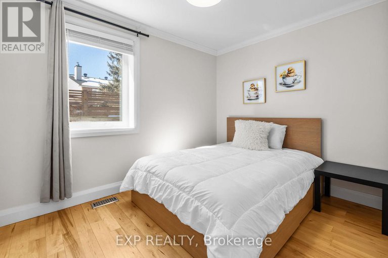 29427450/1377-mcmahon-avenue/emerald-woodssawmill-creek/ottawa/ontario/K1T1C2_15