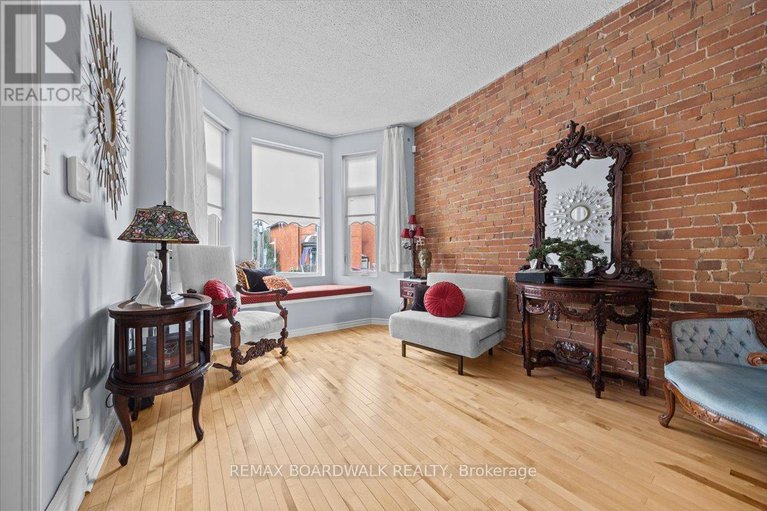 29377343/32-waverley-street/ottawa-centregolden-triangle/ottawa/ontario/K2P0T9_6